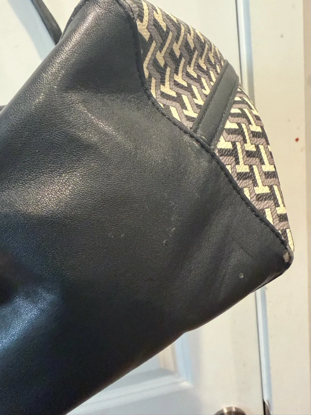 Tory Burch Black and White Geometric Tote🥰 Great‎ Conditions!